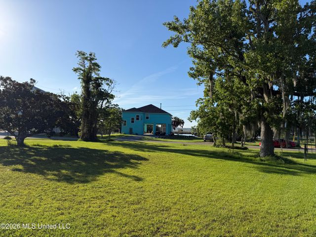 10058 E Shorecrest Road, Biloxi, MS 39532