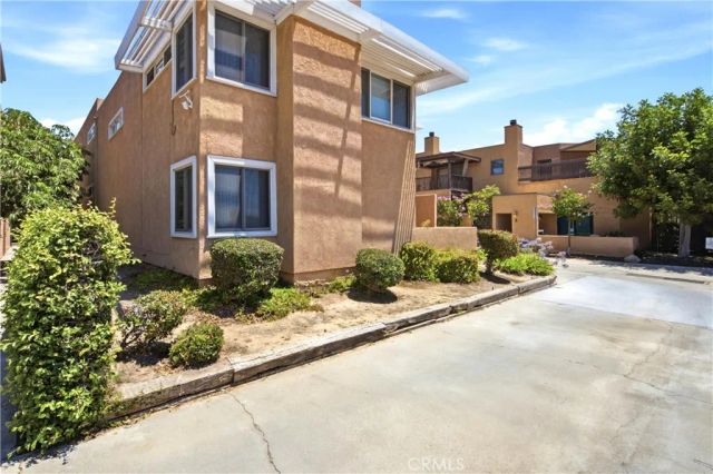 2744 E 20th Street, Signal Hill, CA 90755