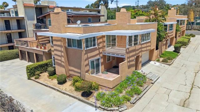 2744 E 20th Street, Signal Hill, CA 90755