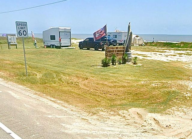 2744 Highway 87, Gilchrist, TX 77617