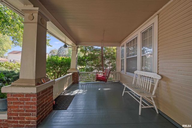 2506 FARNAM Street, Davenport, IA 52803