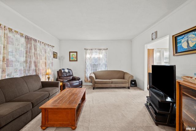 2506 FARNAM Street, Davenport, IA 52803