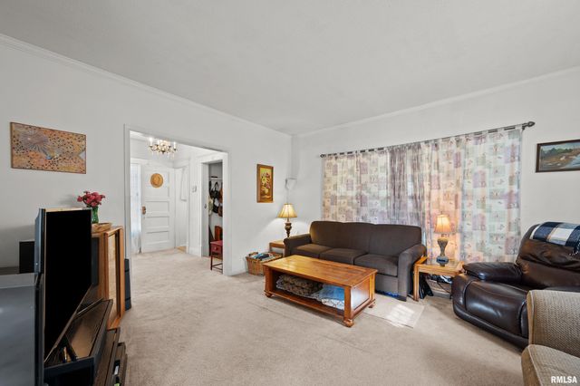 2506 FARNAM Street, Davenport, IA 52803