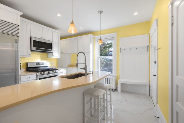 331 Granby Road, Lake Forest, IL 60045