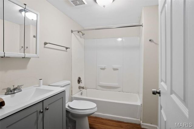 7247 Saint Andrews Place, St Louis, MO 63121