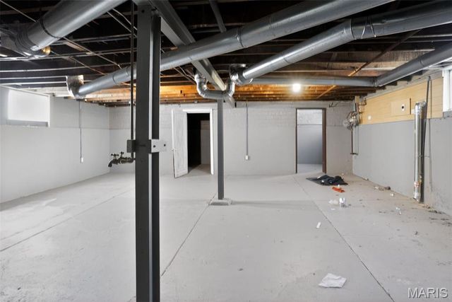 7247 Saint Andrews Place, St Louis, MO 63121