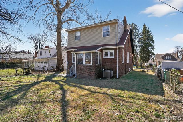 7247 Saint Andrews Place, St Louis, MO 63121