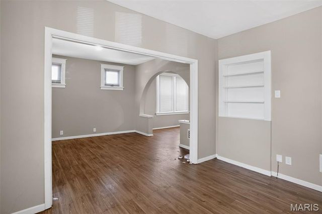 7247 Saint Andrews Place, St Louis, MO 63121