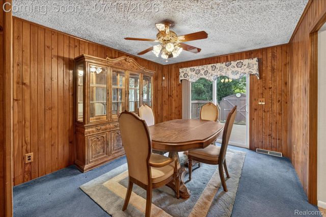 2721 Edgefield Drive, Waterford Charter Township, MI 48328