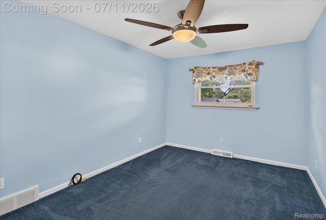 2721 Edgefield Drive, Waterford Charter Township, MI 48328