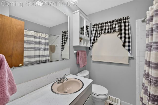 2721 Edgefield Drive, Waterford Charter Township, MI 48328