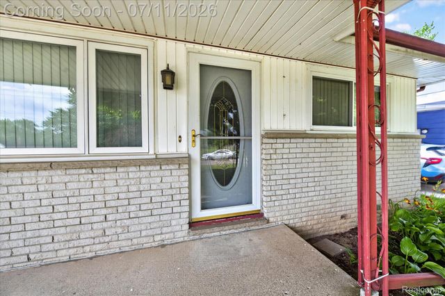 2721 Edgefield Drive, Waterford Charter Township, MI 48328