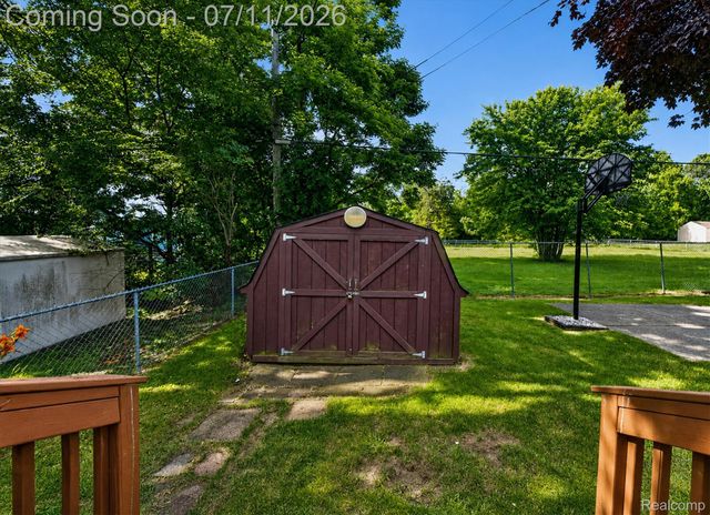 2721 Edgefield Drive, Waterford Charter Township, MI 48328