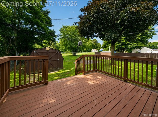 2721 Edgefield Drive, Waterford Charter Township, MI 48328