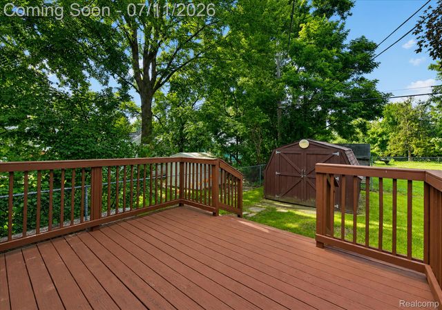 2721 Edgefield Drive, Waterford Charter Township, MI 48328