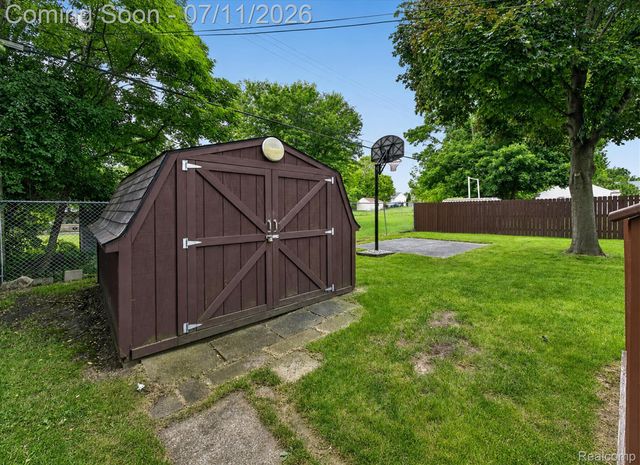 2721 Edgefield Drive, Waterford Charter Township, MI 48328