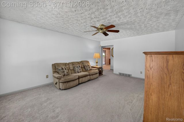 2721 Edgefield Drive, Waterford Charter Township, MI 48328