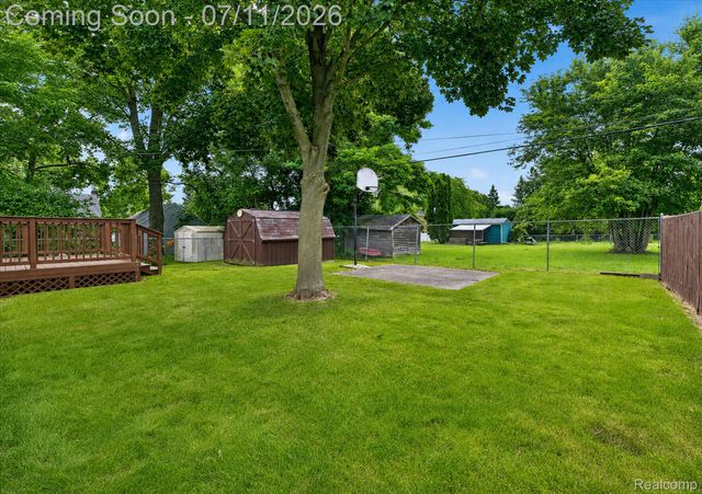 2721 Edgefield Drive, Waterford Charter Township, MI 48328