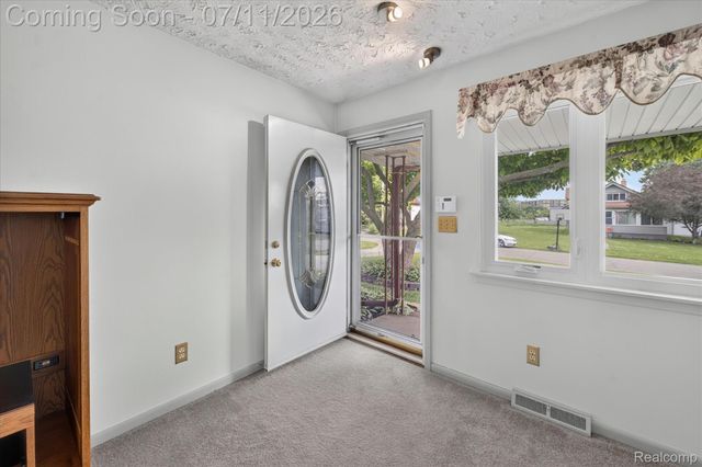 2721 Edgefield Drive, Waterford Charter Township, MI 48328