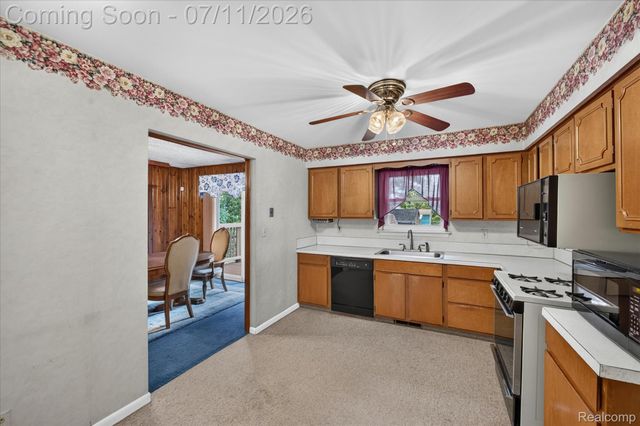 2721 Edgefield Drive, Waterford Charter Township, MI 48328