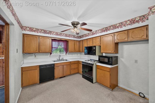 2721 Edgefield Drive, Waterford Charter Township, MI 48328