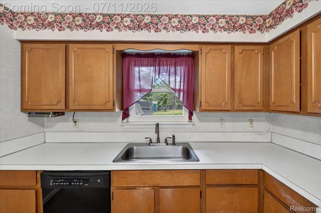 2721 Edgefield Drive, Waterford Charter Township, MI 48328