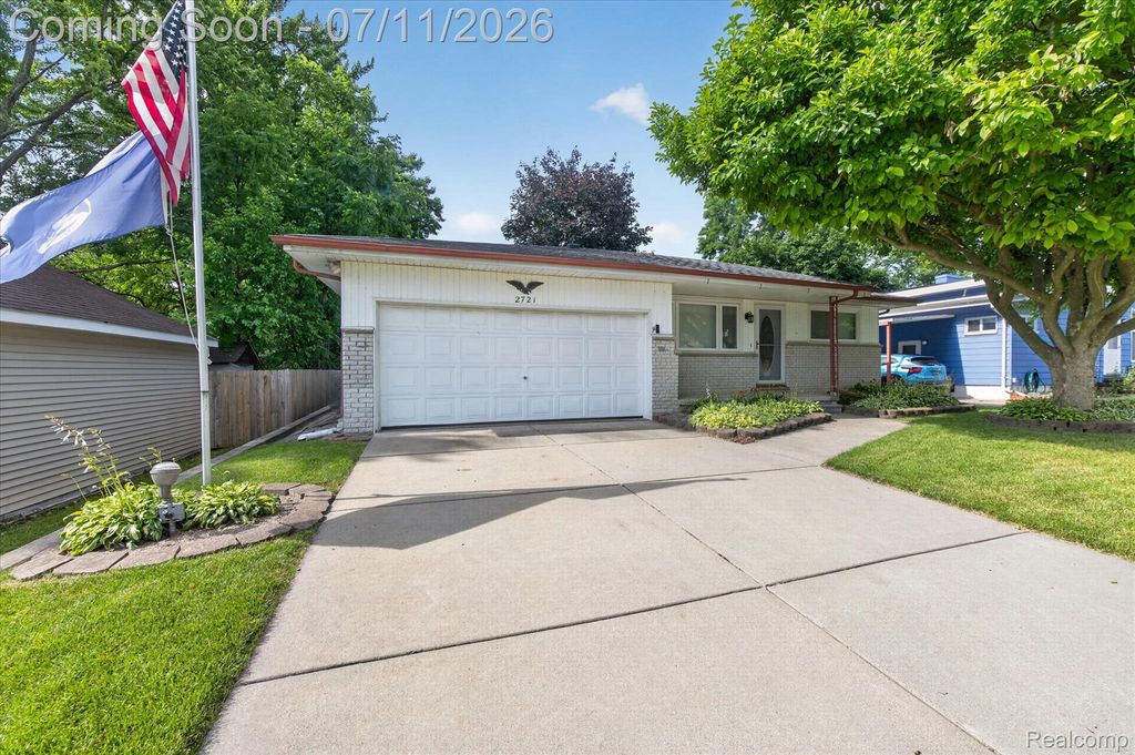 2721 Edgefield Drive, Waterford Charter Township, MI 48328