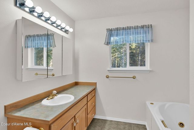 19850 N Gunning Rd, Rathdrum, ID 83858