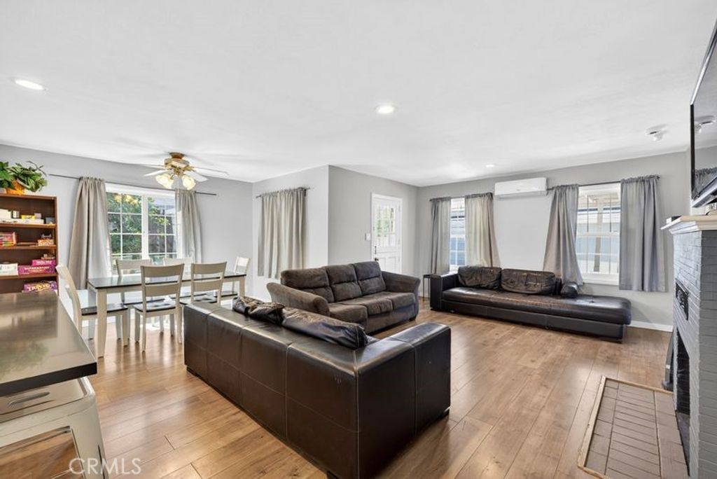 Image 6 of property listing at 4156 Acacia, Riverside, CA 92503