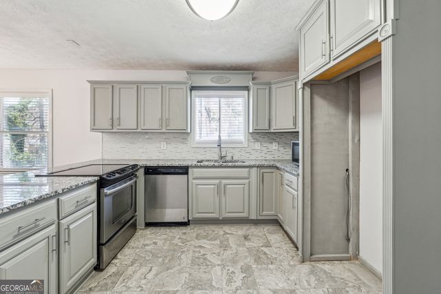 131 Heron Drive, Riverdale, GA 30274