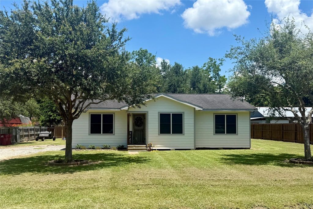 444 Avenue C, Blessing, TX 77419