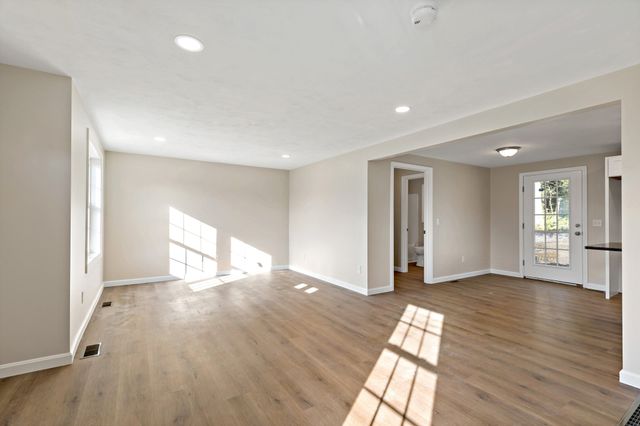 43 Bumblebee Dr, Plymouth, MA 02360