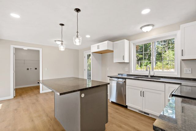 43 Bumblebee Dr, Plymouth, MA 02360