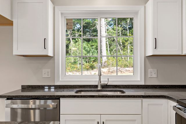 43 Bumblebee Dr, Plymouth, MA 02360