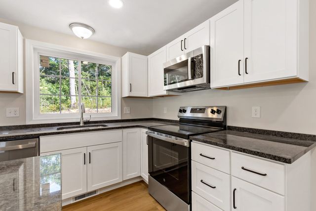 43 Bumblebee Dr, Plymouth, MA 02360