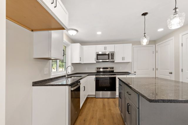 43 Bumblebee Dr, Plymouth, MA 02360