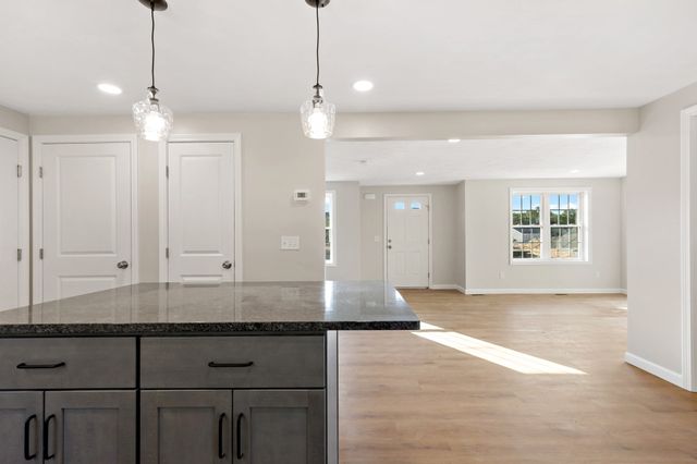 43 Bumblebee Dr, Plymouth, MA 02360
