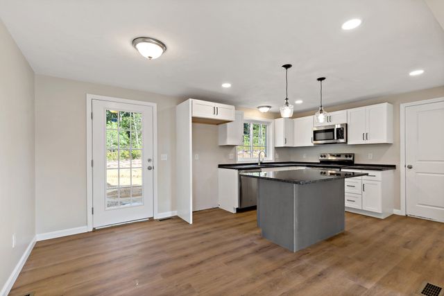 43 Bumblebee Dr, Plymouth, MA 02360