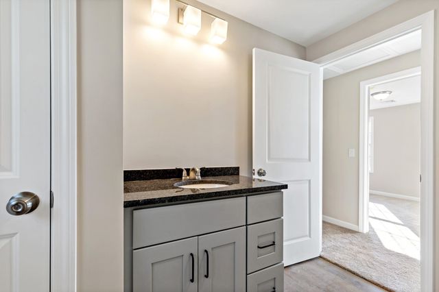 43 Bumblebee Dr, Plymouth, MA 02360