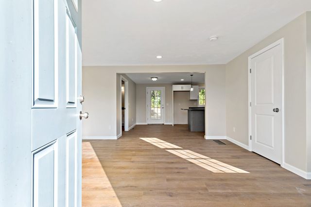 43 Bumblebee Dr, Plymouth, MA 02360