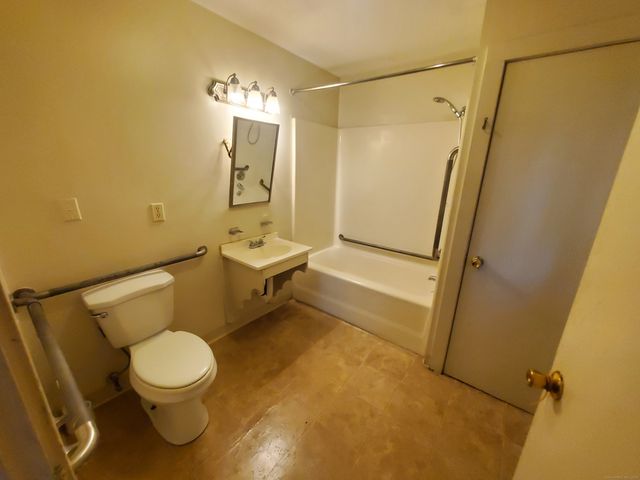 67 Enfield Street 67, Hartford, CT 06112