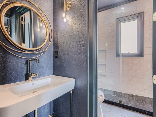 2625 McCullough ST, Austin, TX 78703