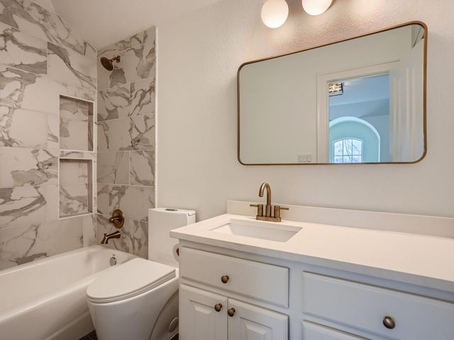 2625 McCullough ST, Austin, TX 78703