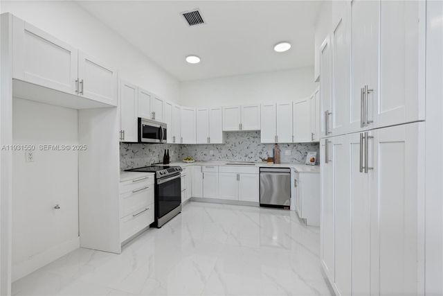 1001 NE 82nd St, Miami, FL 33138