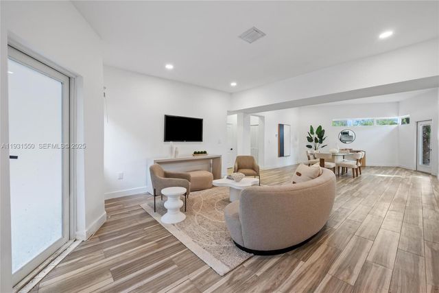 1001 NE 82nd St, Miami, FL 33138