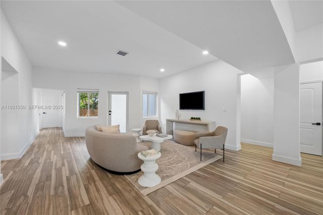 1001 NE 82nd St, Miami, FL 33138