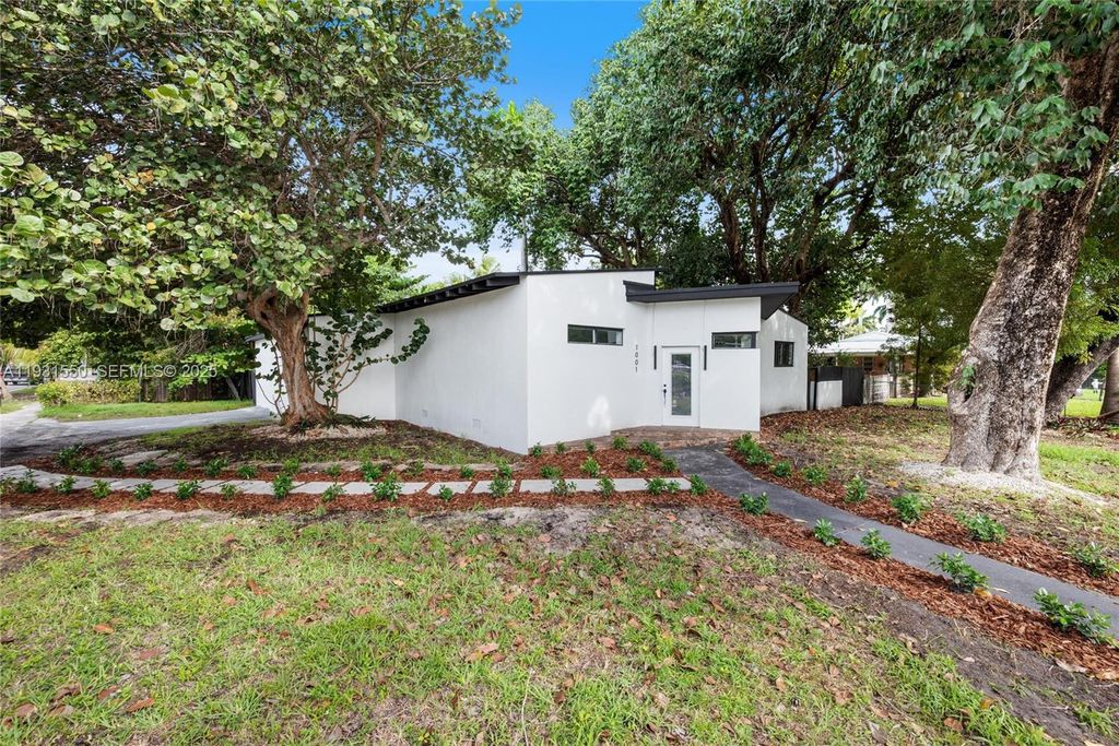 1001 NE 82nd St, Miami, FL 33138