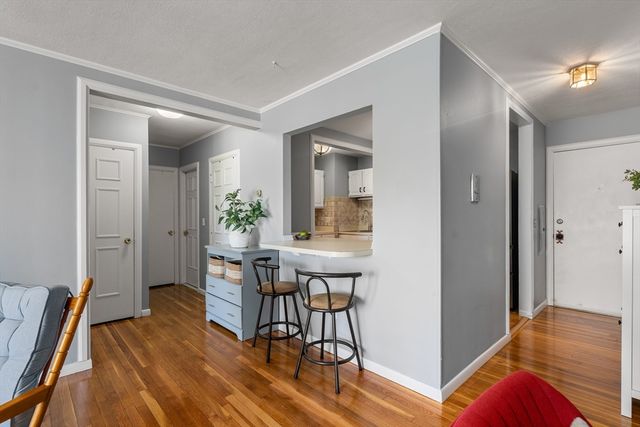 5 Linda Ln 3-4, Boston, MA 02125