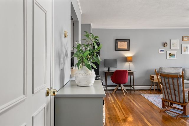 5 Linda Ln 3-4, Boston, MA 02125