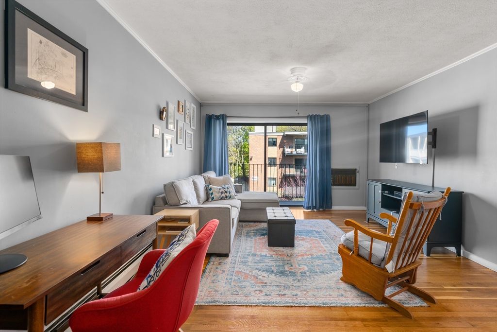 5 Linda Ln 3-4, Boston, MA 02125